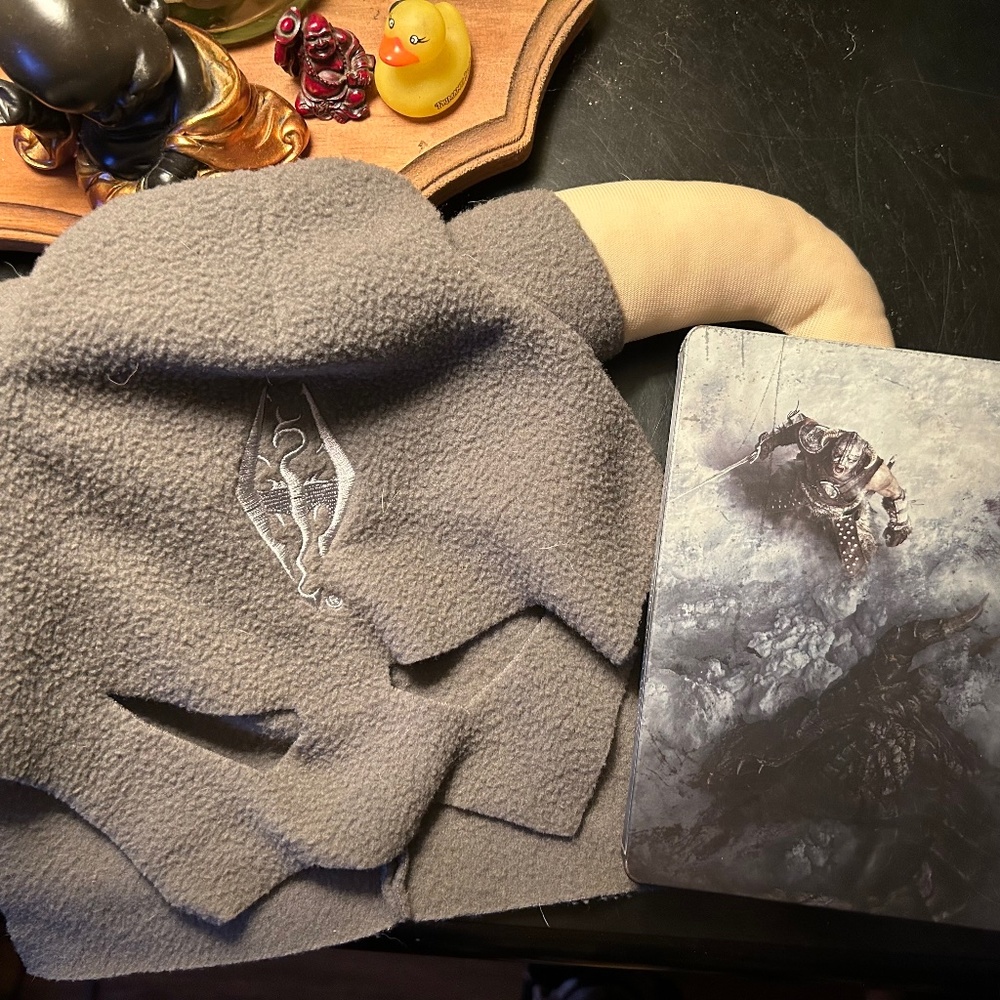 Xbox Skyrim Mask and Steelbook set